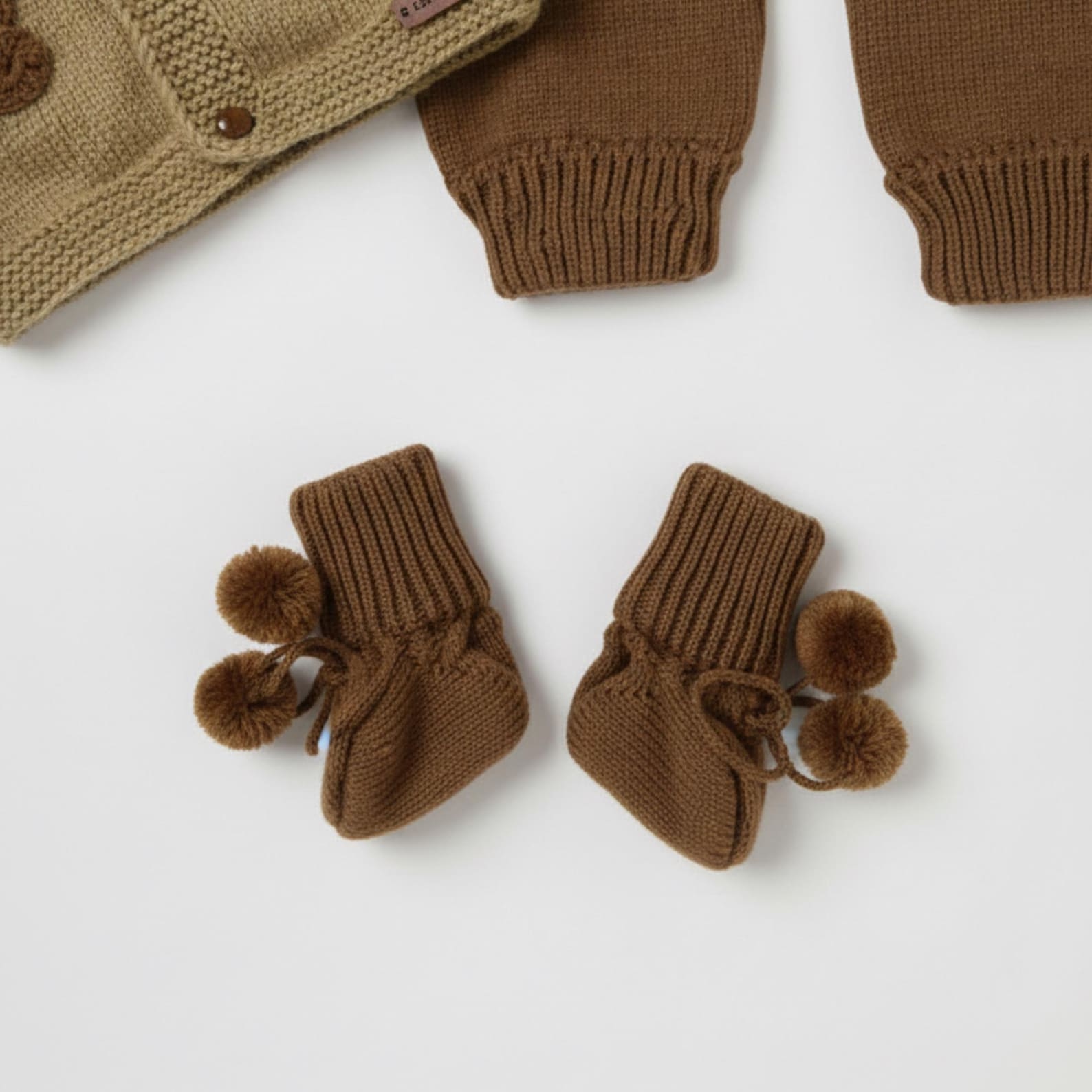 VelouraKids Handmade Bear Baby Coming Home Outfit – 3-Piece Knitted Gender-Neutral Set with Booties | Vintage Heirloom Gift